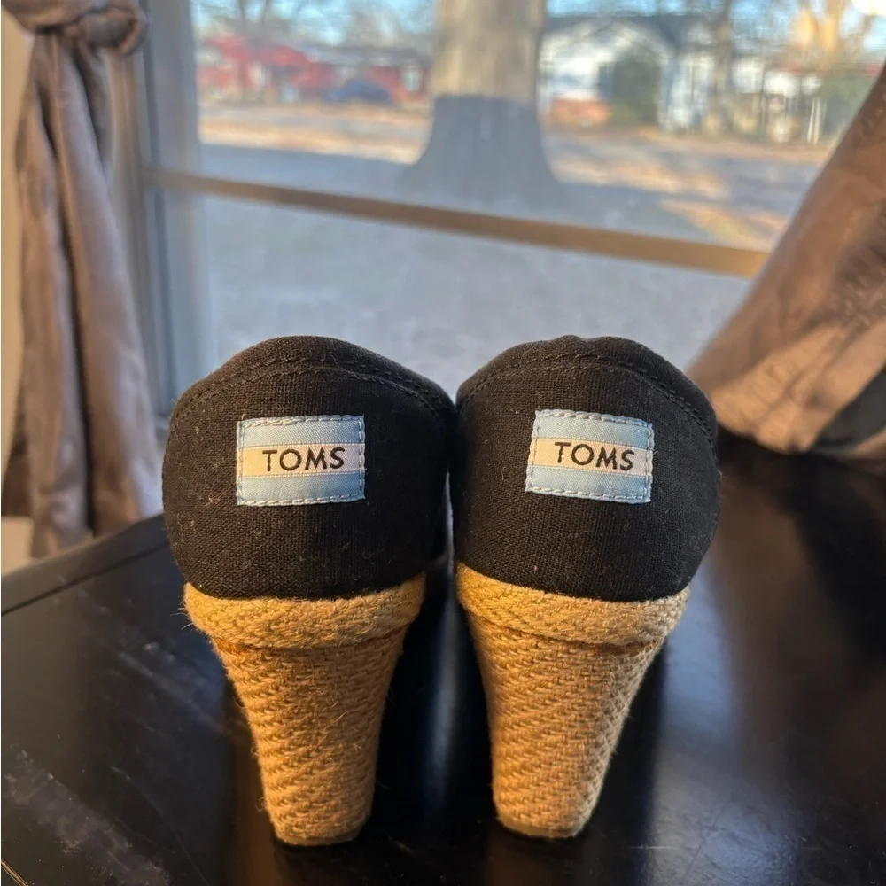 TOMS Black Twill Classic Wedge Women’s Sandals Size 8.5